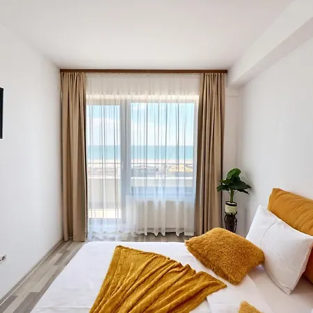 Ena Sunrise Summerland * Mamaia