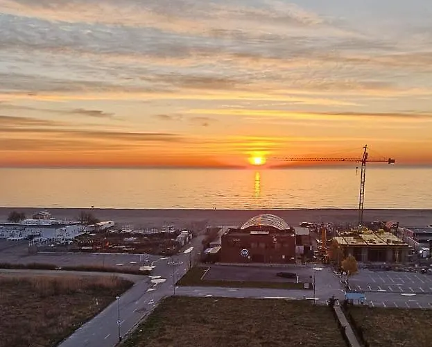 Ena Sunrise Summerland * Mamaia