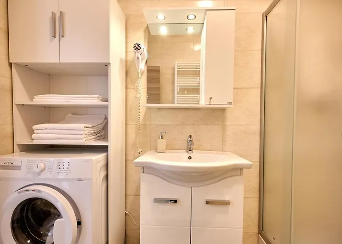 Ena Sunrise Summerland Mamaia