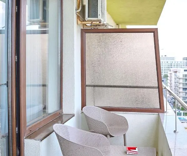 Ena Sunrise Summerland Mamaia